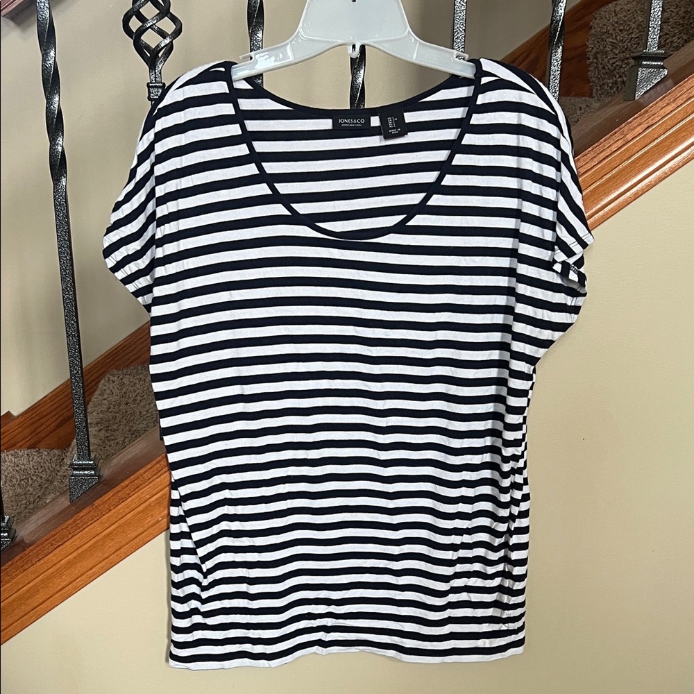 Jones New York Black and White Striped Short Sleeve Tee